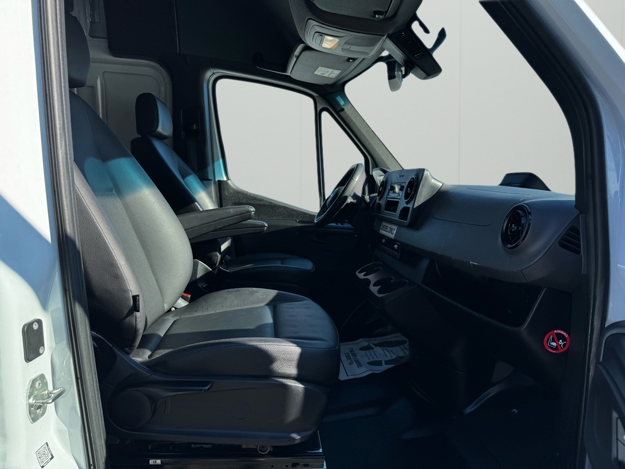 Mercedes-Benz Sprinter Cargo Van 2500 Standard Roof I4 Diesel 144" RWD 2025