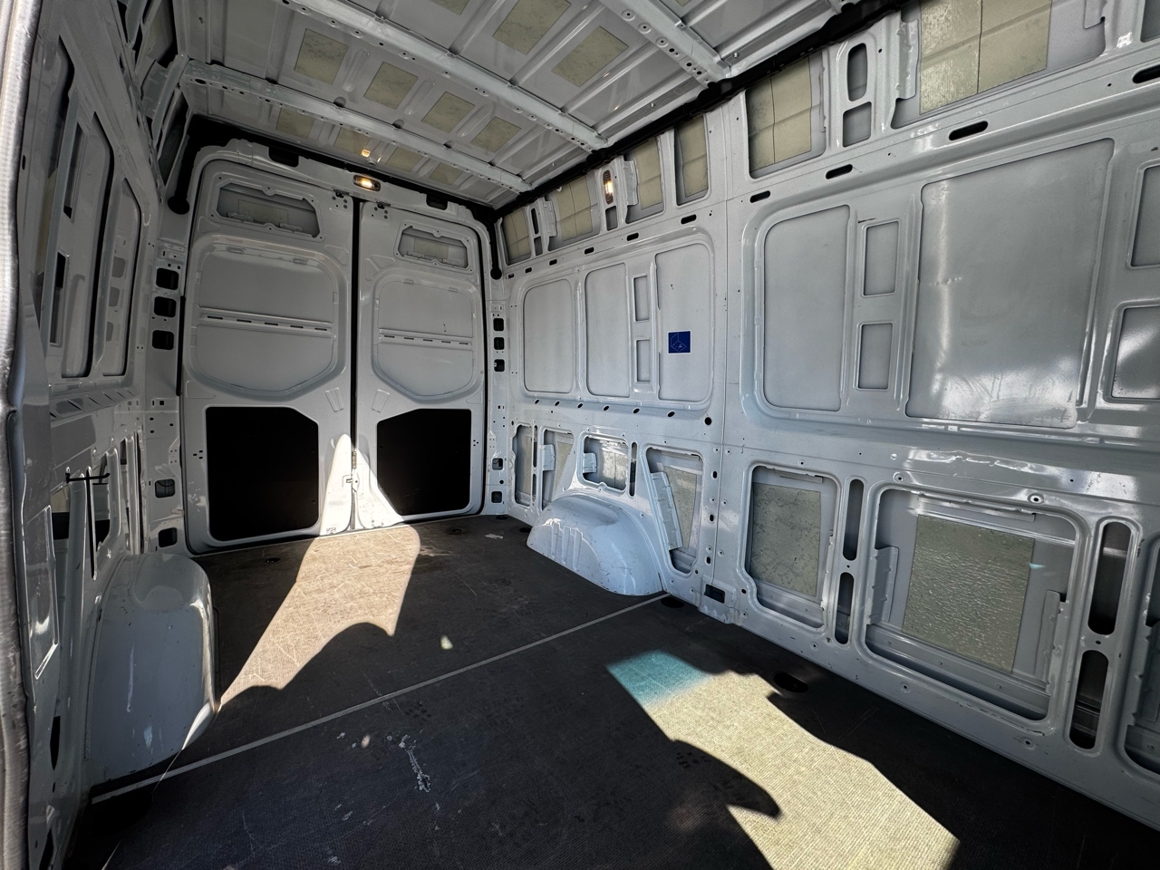 Mercedes-Benz Sprinter Cargo Van 2500 Standard Roof I4 Diesel 144" RWD 2025