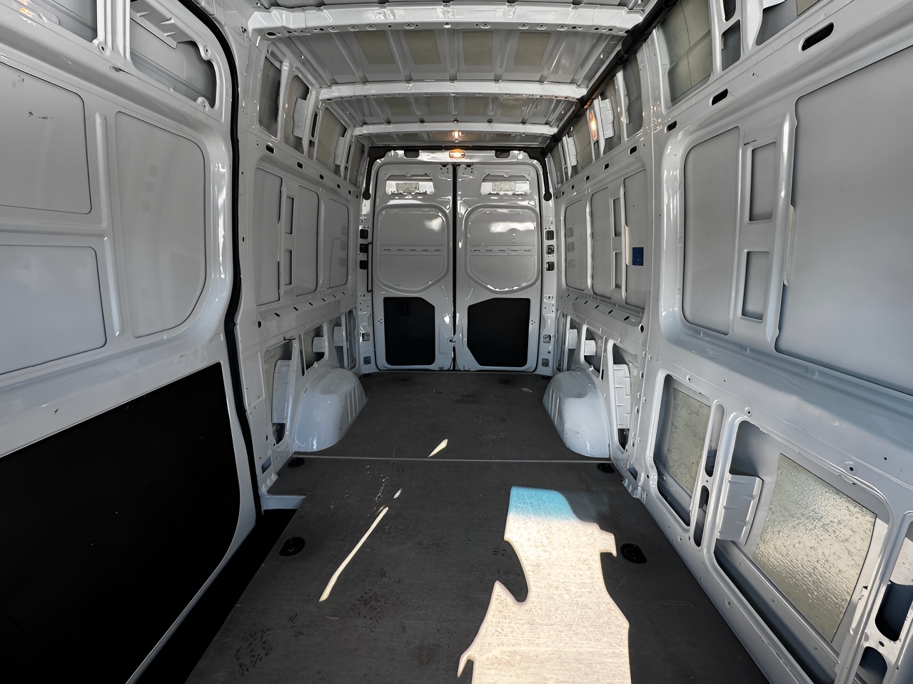 Mercedes-Benz Sprinter Cargo Van 2500 Standard Roof I4 Diesel 144" RWD 2025