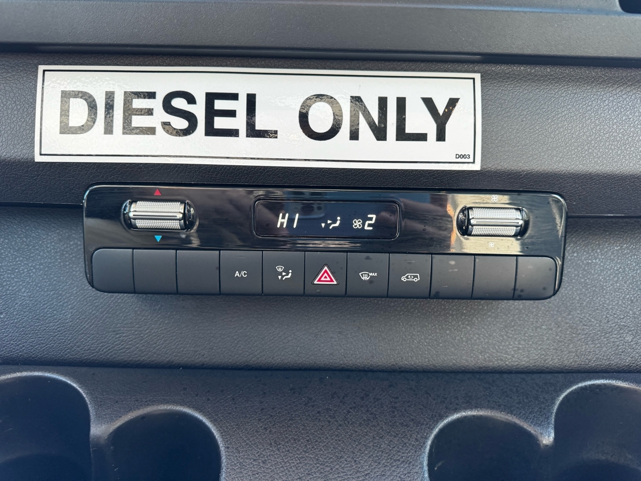 Mercedes-Benz Sprinter Cargo Van 2500 Standard Roof I4 Diesel 144" RWD 2025