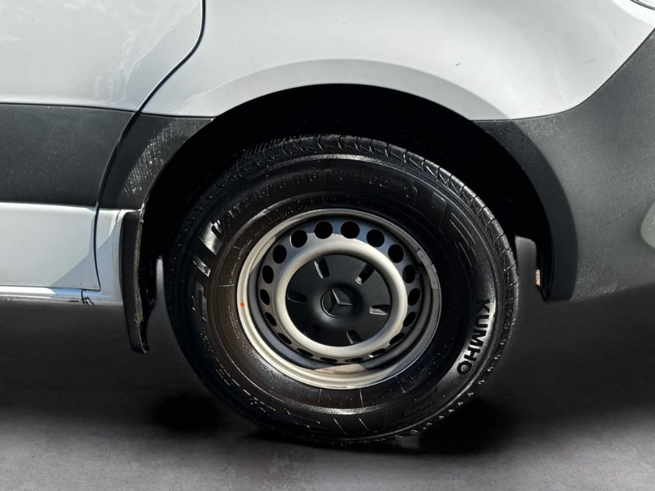 Mercedes-Benz Sprinter Cargo Van 2500 Standard Roof I4 Diesel 144" RWD 2025