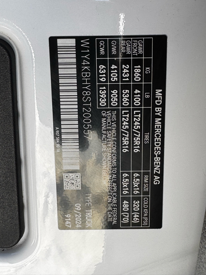 Mercedes-Benz Sprinter Cargo Van 2500 Standard Roof I4 Diesel 144" RWD 2025