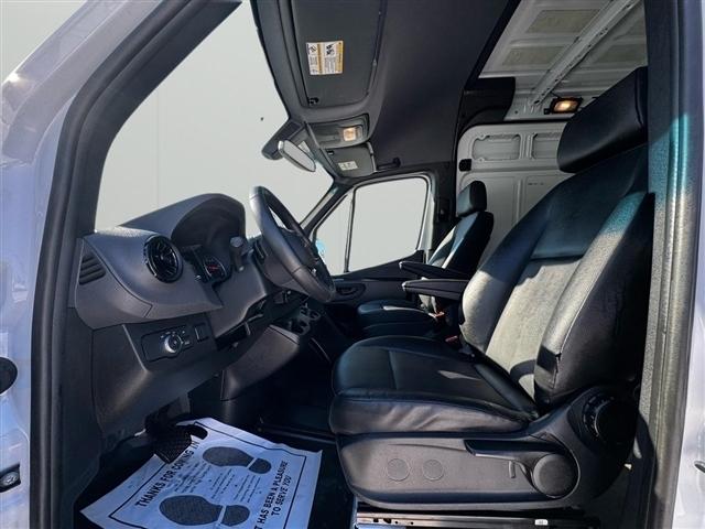 Mercedes-Benz Sprinter Cargo Van 2500 Standard Roof I4 Diesel 144" RWD 2025