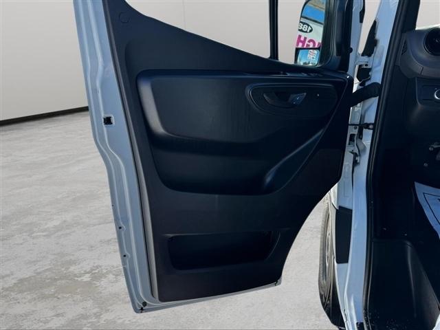Mercedes-Benz Sprinter Cargo Van 2500 Standard Roof I4 Diesel 144" RWD 2025