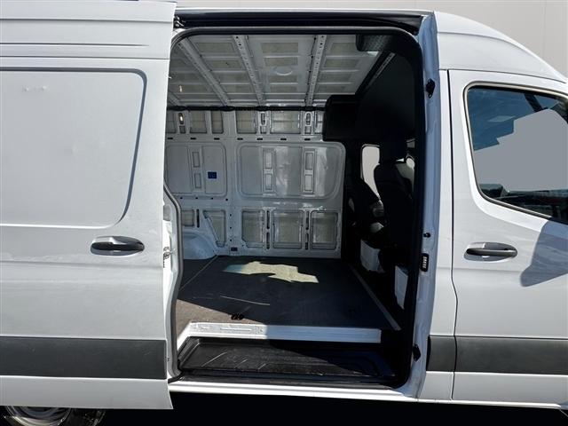 Mercedes-Benz Sprinter Cargo Van 2500 Standard Roof I4 Diesel 144" RWD 2025