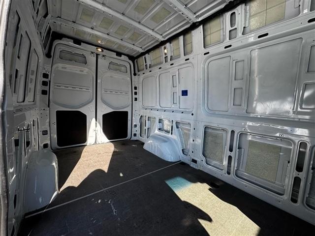 Mercedes-Benz Sprinter Cargo Van 2500 Standard Roof I4 Diesel 144" RWD 2025