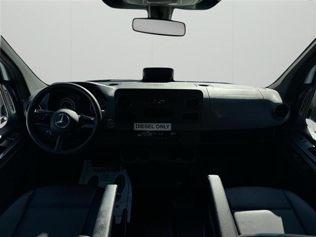 Mercedes-Benz Sprinter Cargo Van 2500 Standard Roof I4 Diesel 144" RWD 2025