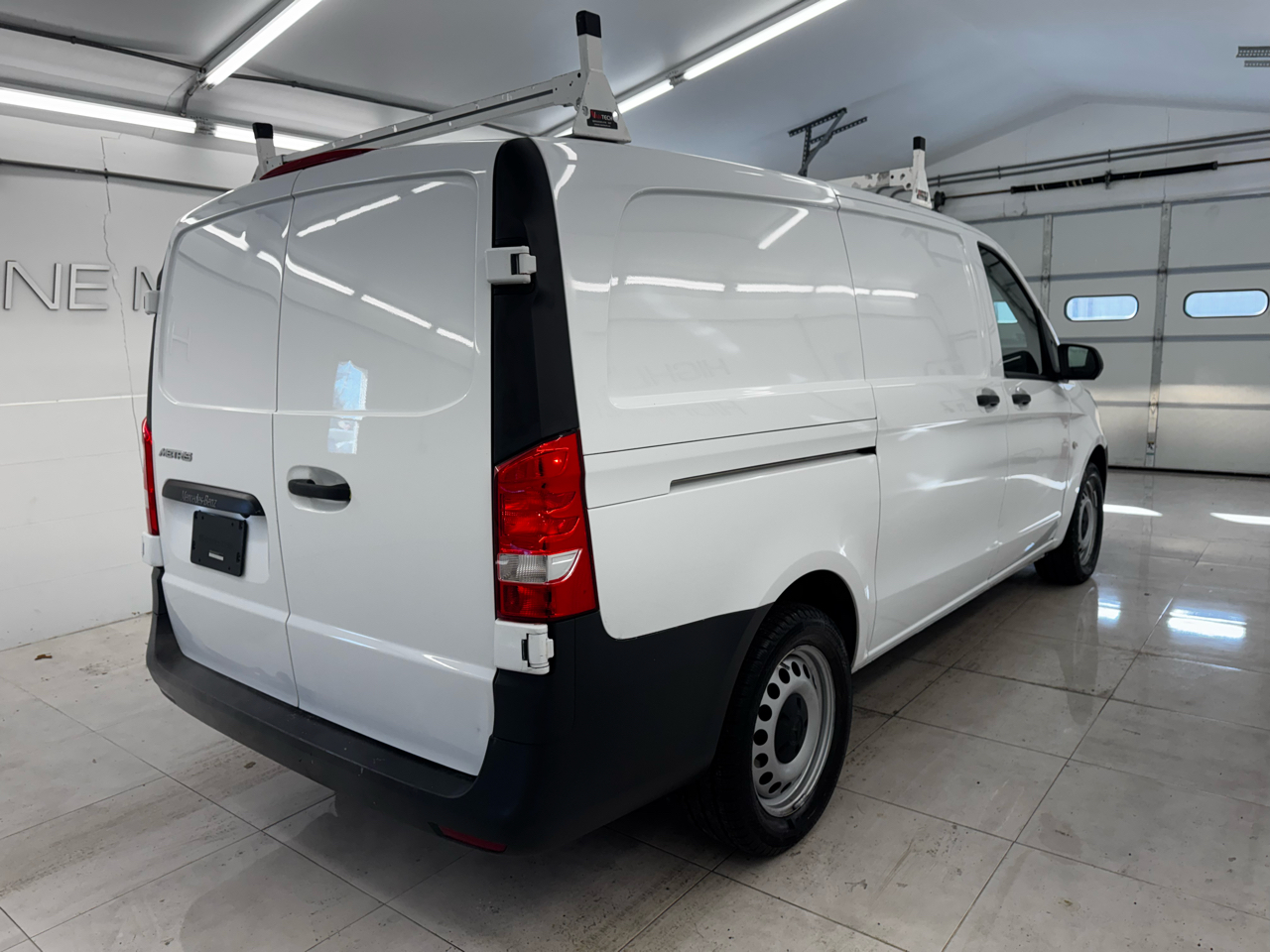 Mercedes-Benz Metris Cargo Van Standard Roof 126" Wheelbase 2017