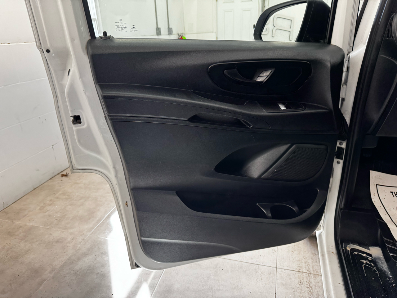 Mercedes-Benz Metris Cargo Van Standard Roof 126" Wheelbase 2017