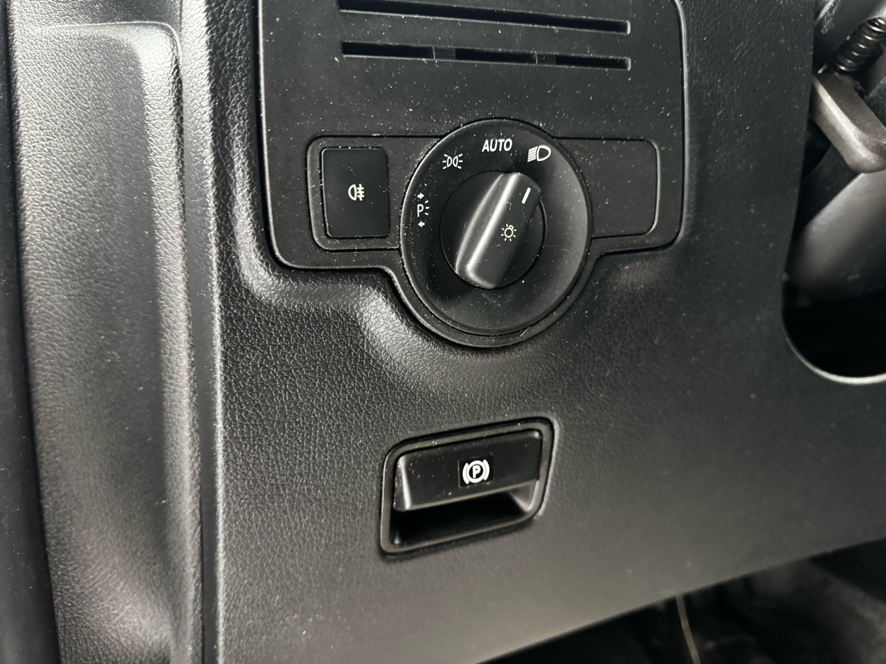 Mercedes-Benz Metris Cargo Van Standard Roof 126" Wheelbase 2017