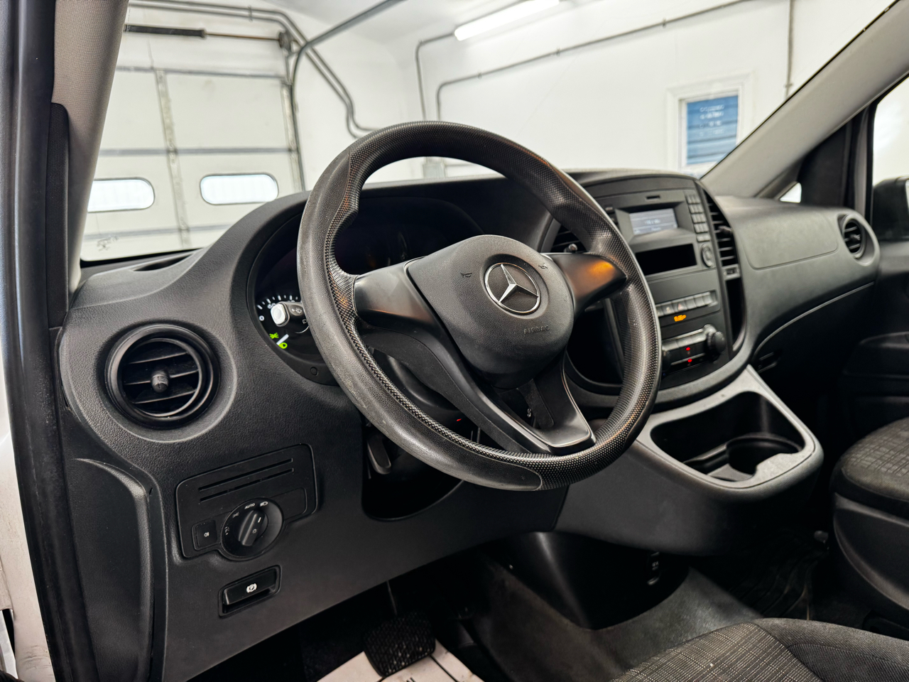 Mercedes-Benz Metris Cargo Van Standard Roof 126" Wheelbase 2017