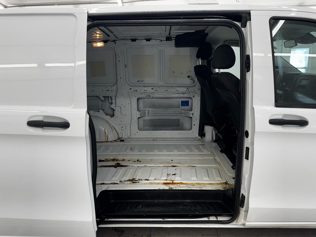 Mercedes-Benz Metris Cargo Van Standard Roof 126" Wheelbase 2017