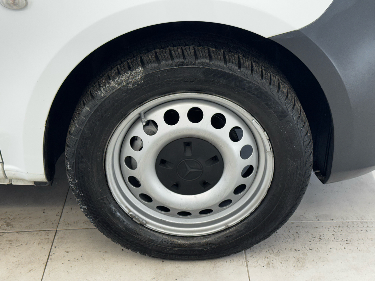 Mercedes-Benz Metris Cargo Van Standard Roof 126" Wheelbase 2017