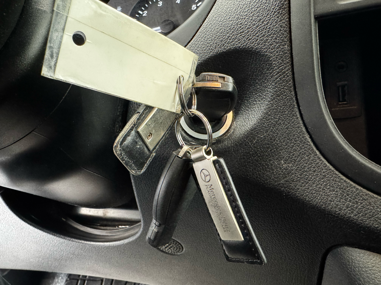 Mercedes-Benz Metris Cargo Van Standard Roof 126" Wheelbase 2017