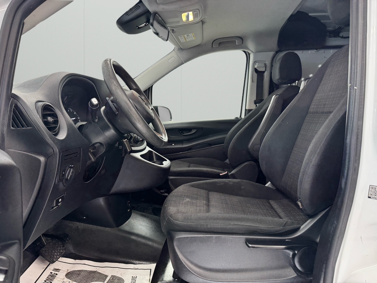 Mercedes-Benz Metris Cargo Van Standard Roof 126" Wheelbase 2017