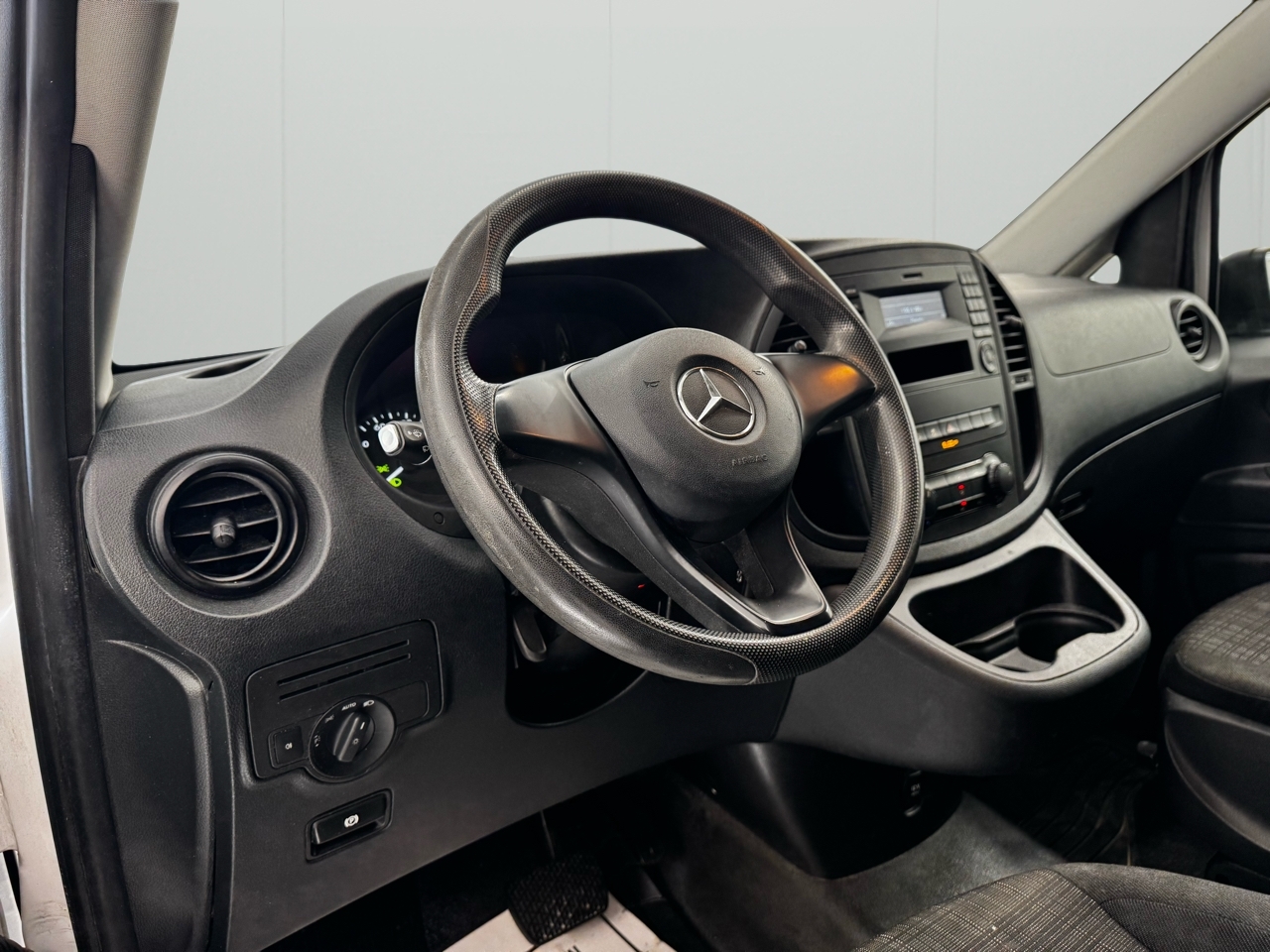 Mercedes-Benz Metris Cargo Van Standard Roof 126" Wheelbase 2017