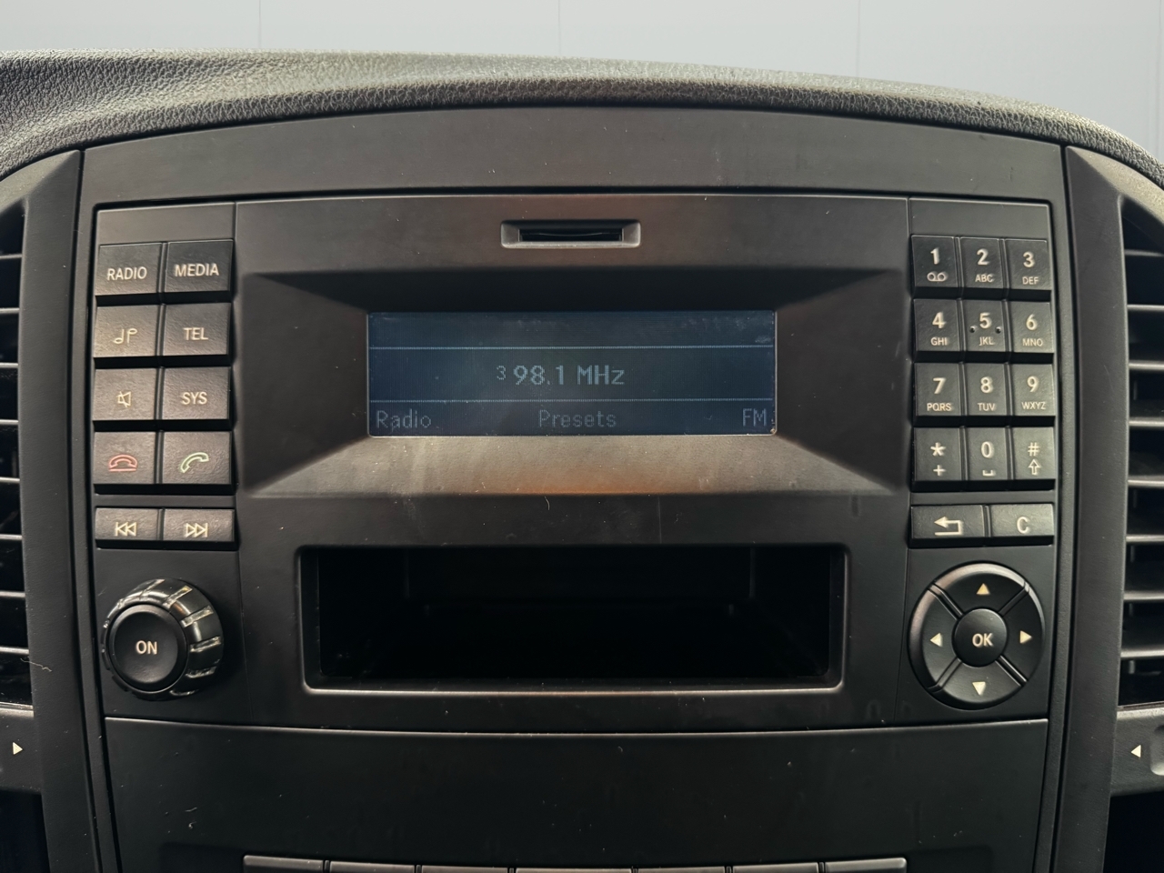 Mercedes-Benz Metris Cargo Van Standard Roof 126" Wheelbase 2017