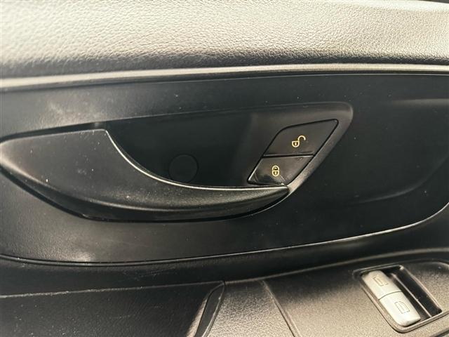 Mercedes-Benz Metris Cargo Van Standard Roof 126" Wheelbase 2017