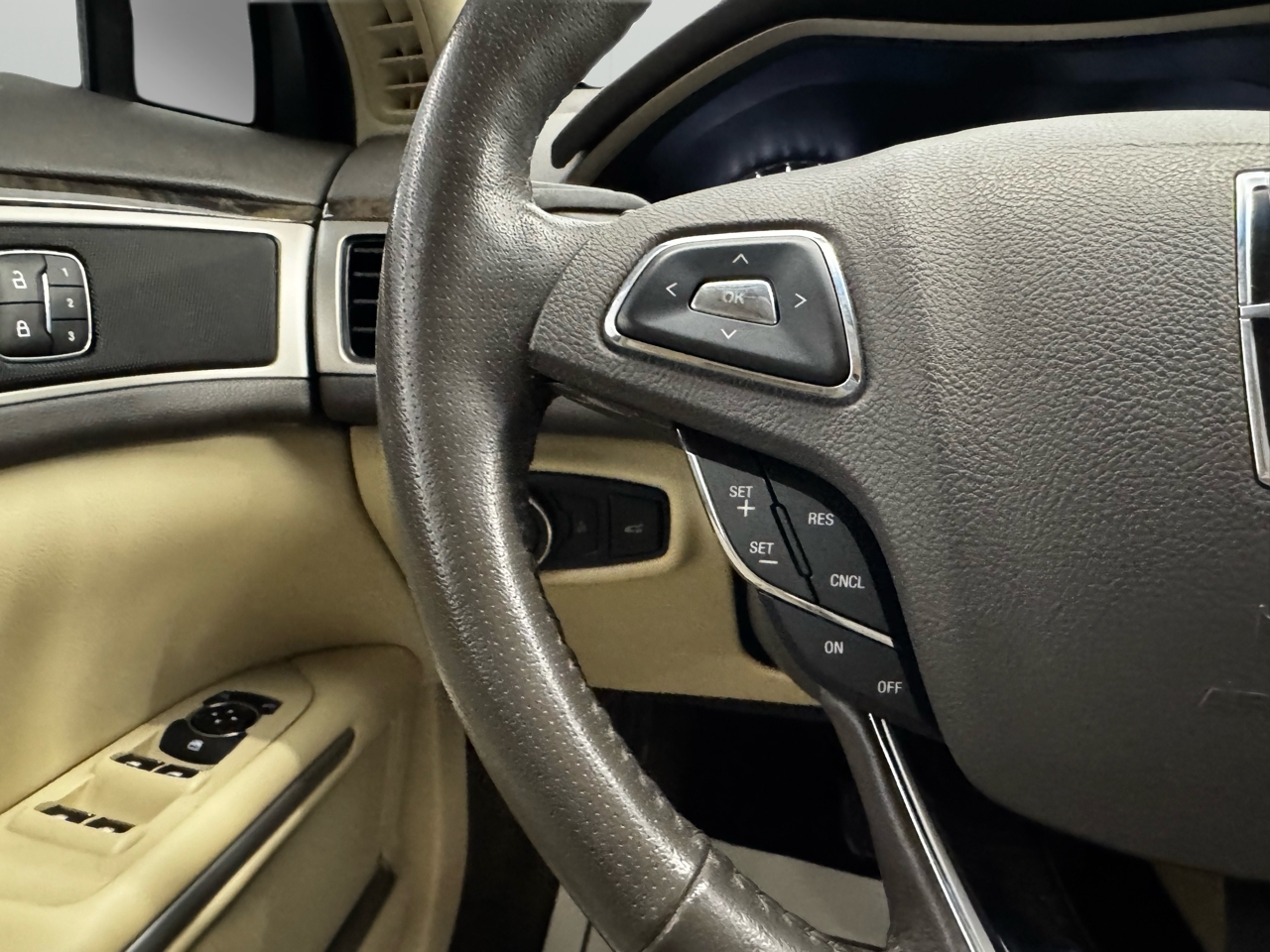 Lincoln MKZ 4dr Sdn FWD 2013