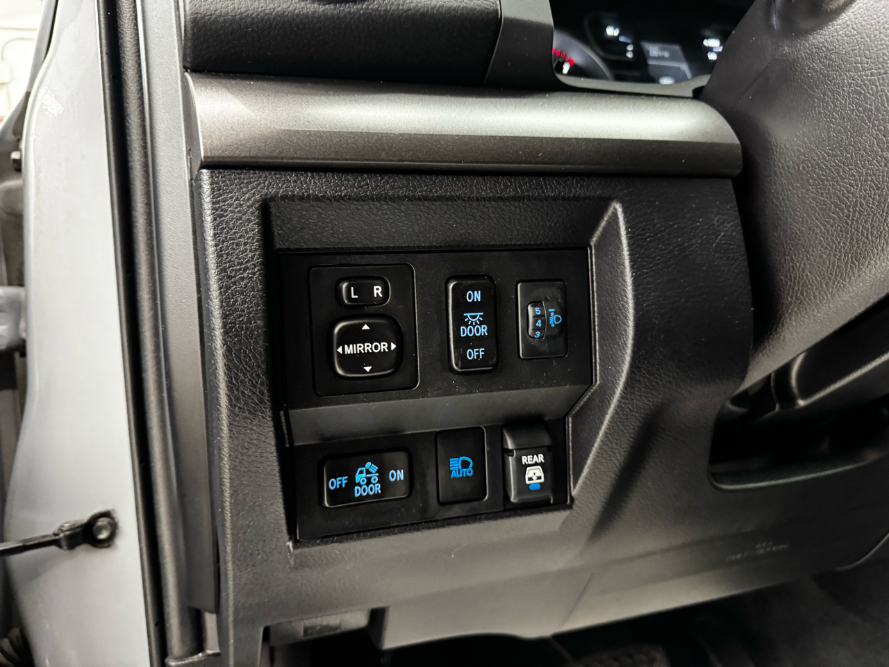 Toyota Tundra 2WD SR5 CrewMax 5.5' Bed 5.7L (Natl) 2021