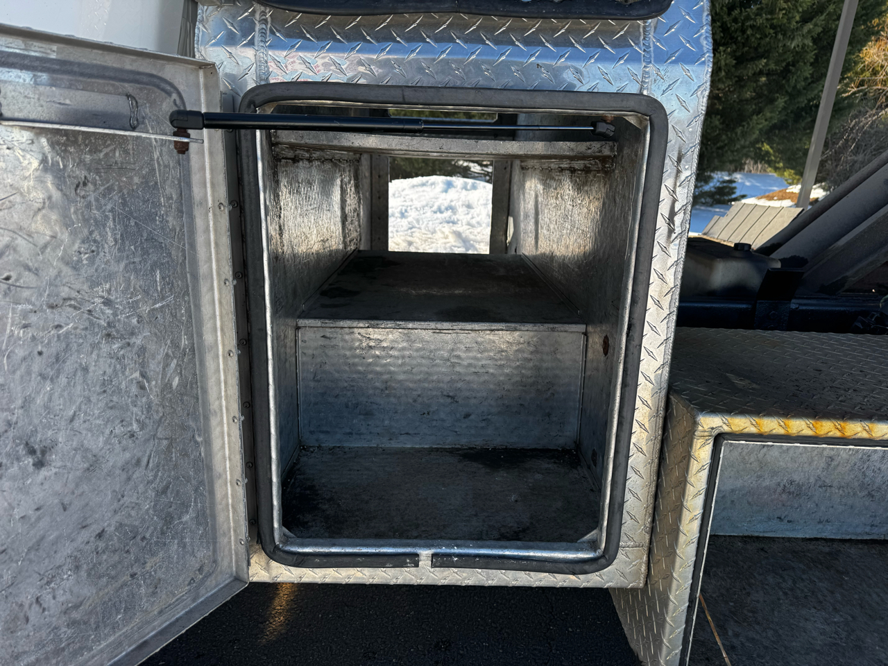 Ford Super Duty F-550 DRW XLT 4WD Reg Cab 145" WB 60" CA 2019