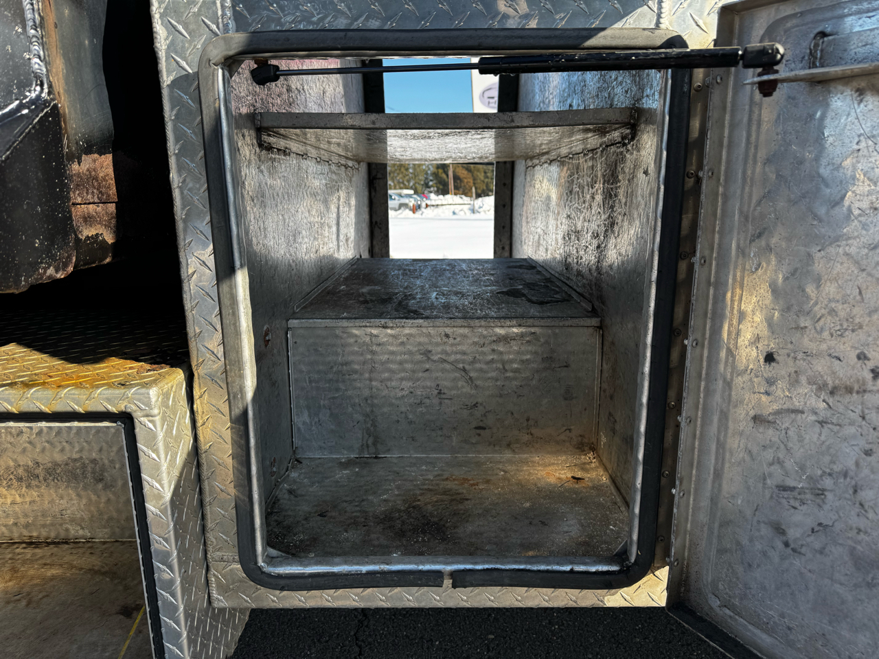 Ford Super Duty F-550 DRW XLT 4WD Reg Cab 145" WB 60" CA 2019