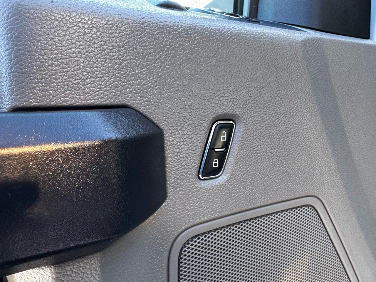 Ford Super Duty F-550 DRW XLT 4WD Reg Cab 145" WB 60" CA 2019