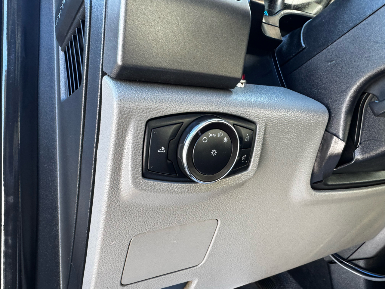 Ford Super Duty F-550 DRW XLT 4WD Reg Cab 145" WB 60" CA 2019