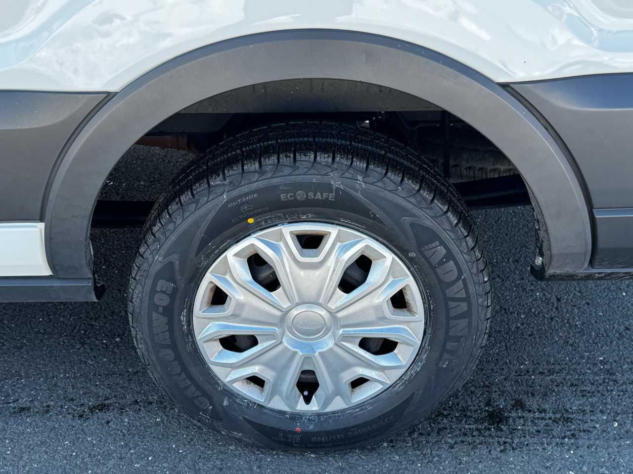 Ford Transit Passenger Wagon T-350 148" Low Roof XLT RWD 2023