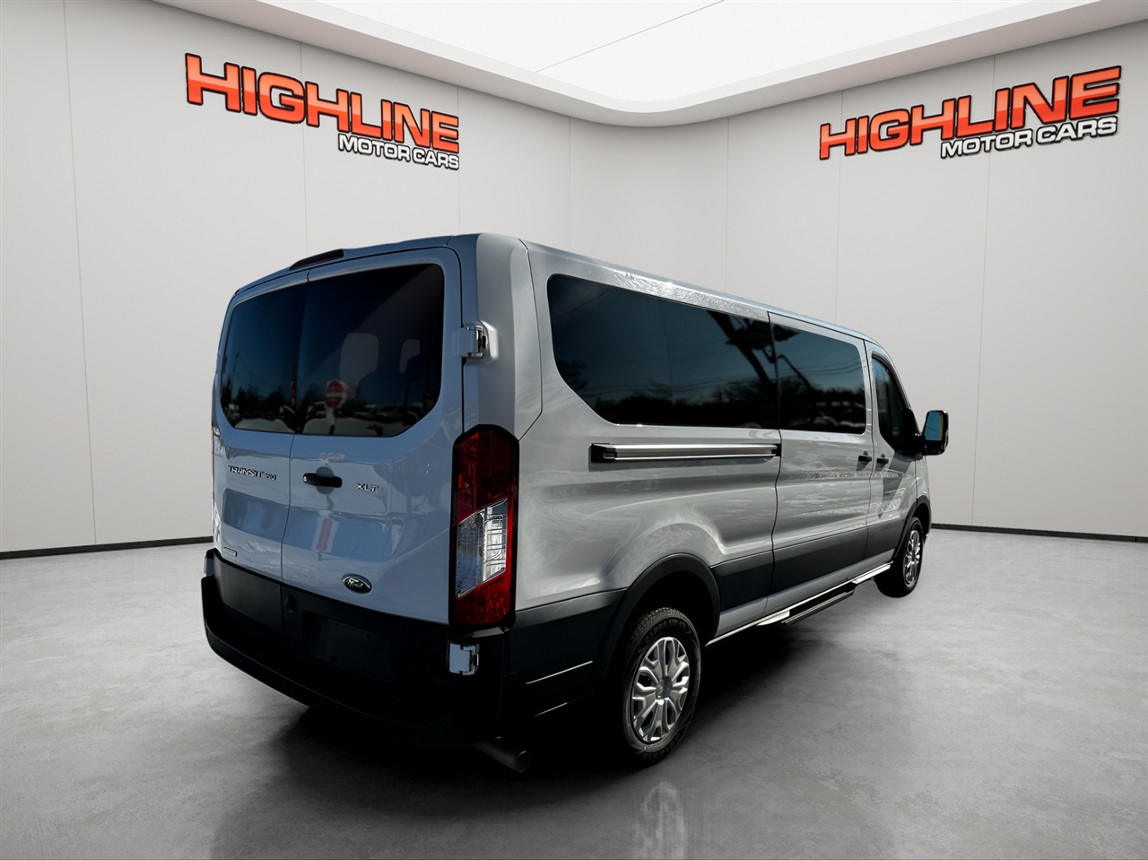 Ford Transit Passenger Wagon T-350 148" Low Roof XLT RWD 2023