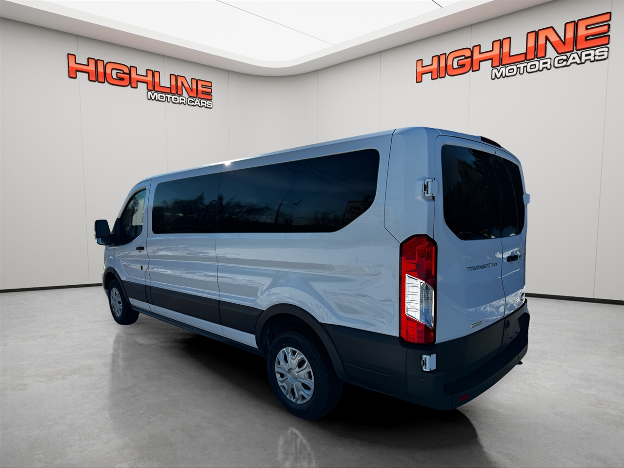 Ford Transit Passenger Wagon T-350 148" Low Roof XLT RWD 2023