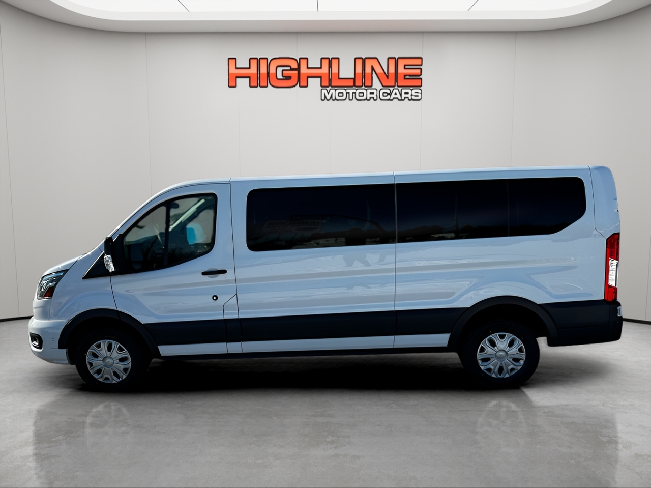Ford Transit Passenger Wagon T-350 148" Low Roof XLT RWD 2023
