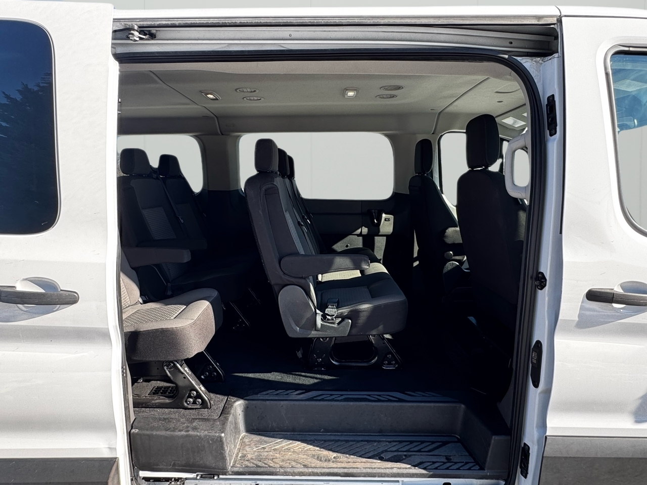 Ford Transit Passenger Wagon T-350 148" Low Roof XLT RWD 2023