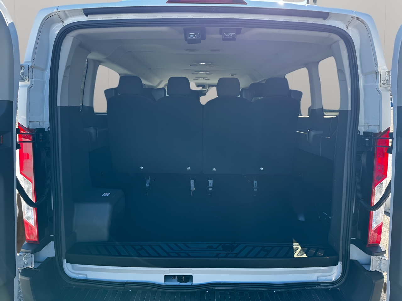 Ford Transit Passenger Wagon T-350 148" Low Roof XLT RWD 2023