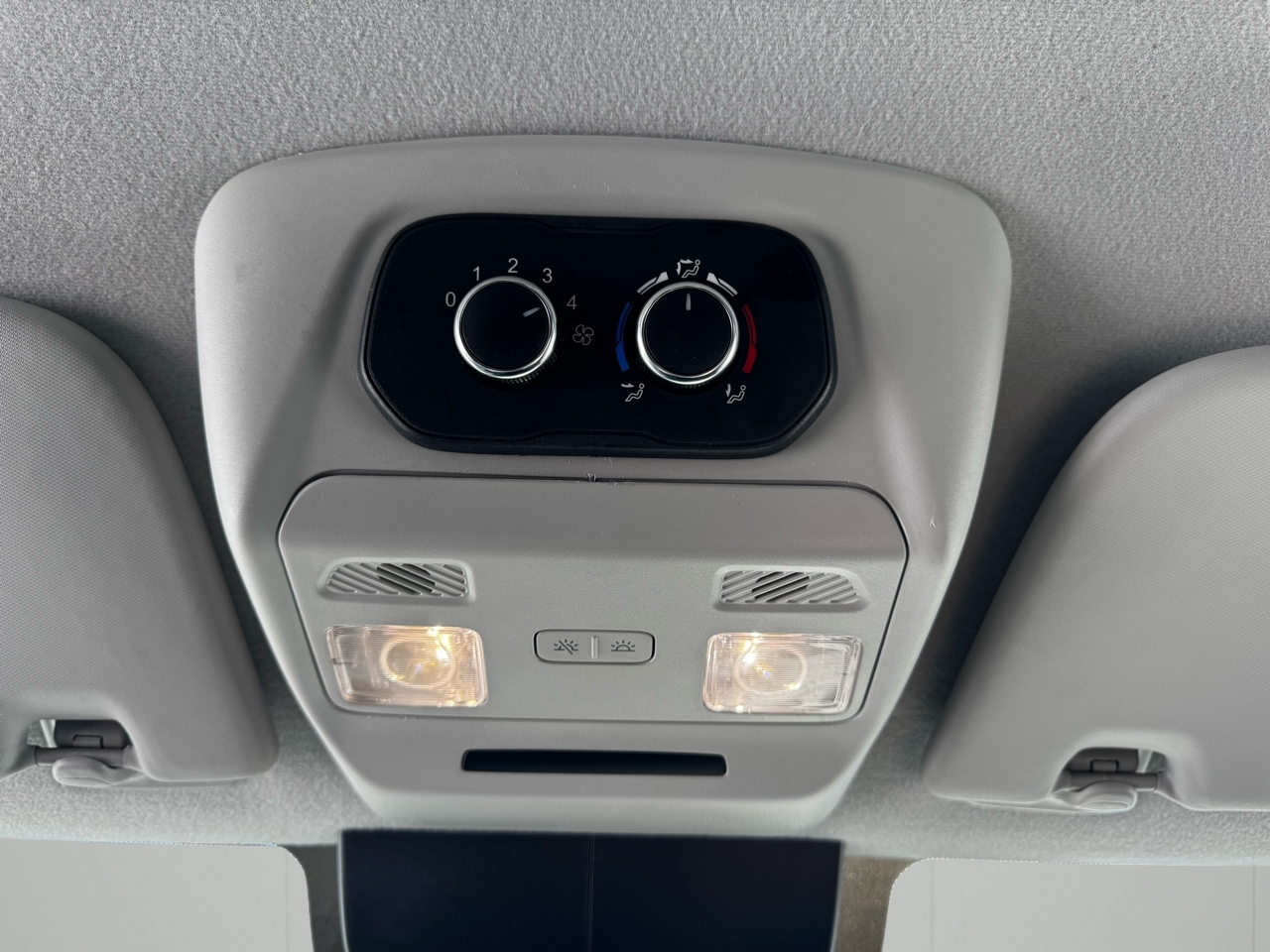 Ford Transit Passenger Wagon T-350 148" Low Roof XLT RWD 2023