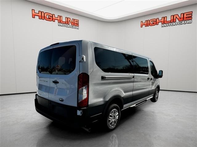 Ford Transit Passenger Wagon T-350 148" Low Roof XLT RWD 2023