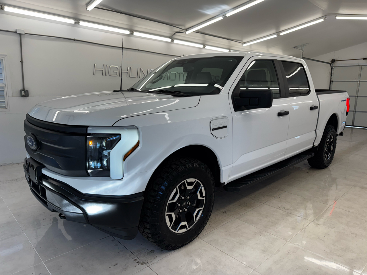 Ford F-150 Lightning LARIAT 4WD SuperCrew 5.5' Box 2022