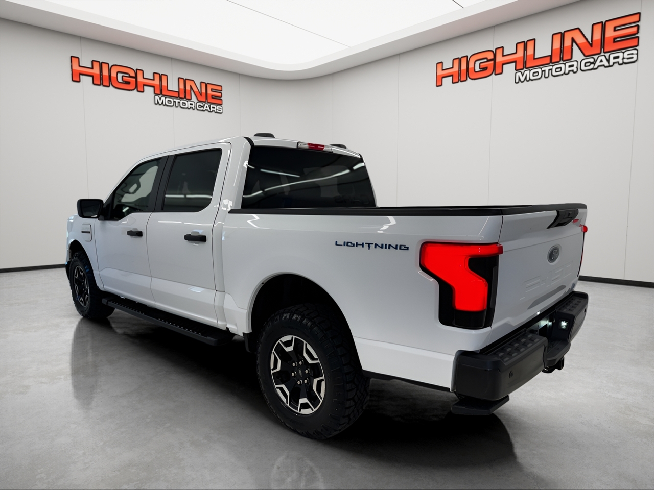 Ford F-150 Lightning Pro 4WD SuperCrew 5.5' Box 2022
