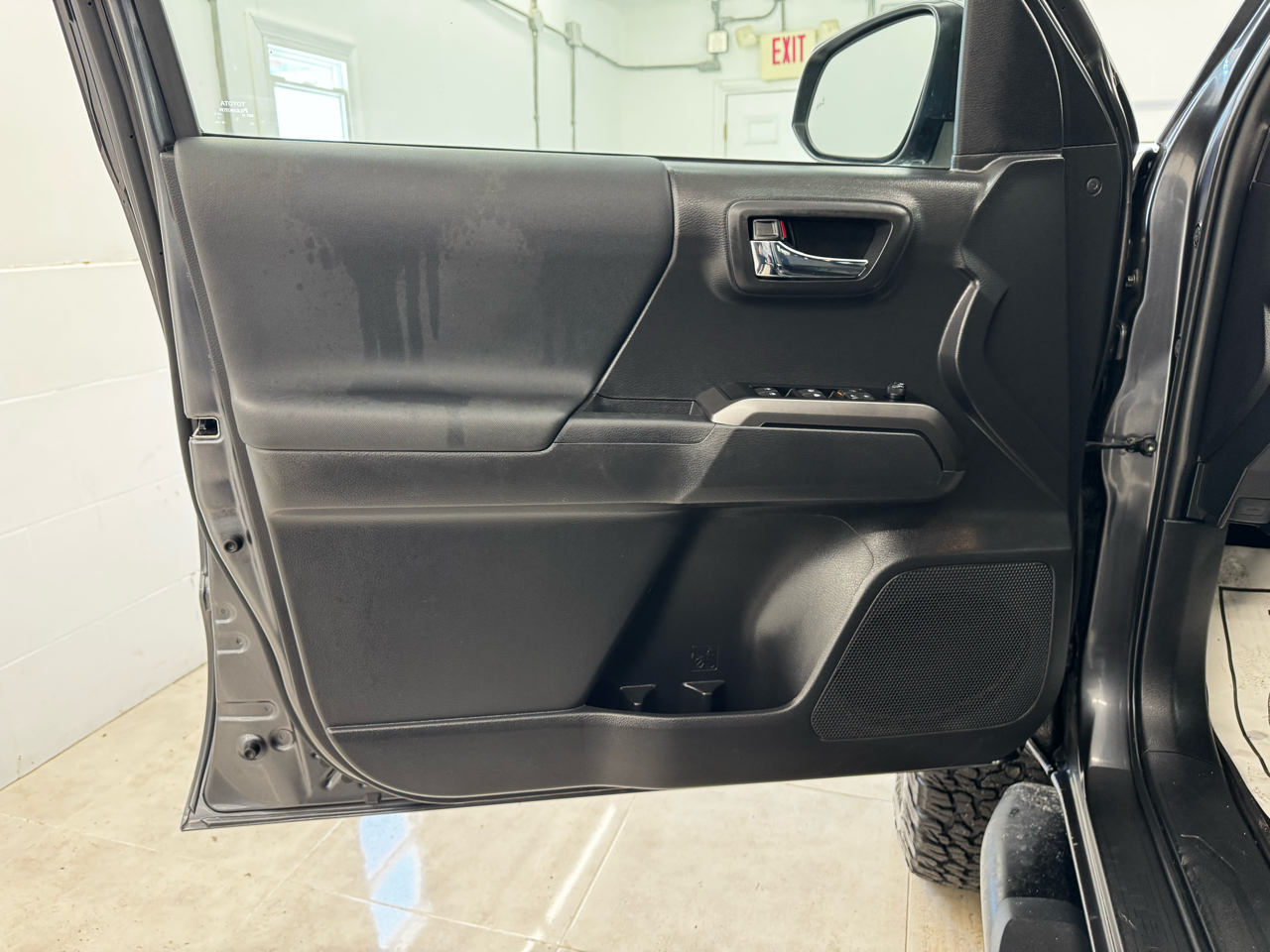 Toyota Tacoma 4WD TRD Off Road Double Cab 5' Bed V6 MT (Natl) 2023