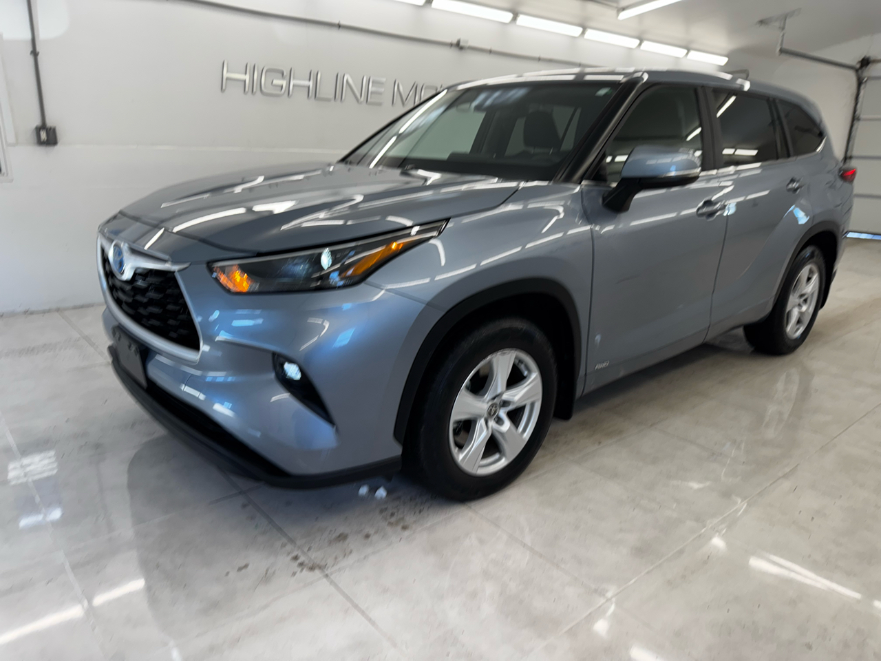 Toyota Highlander Hybrid LE AWD (Natl) 2023