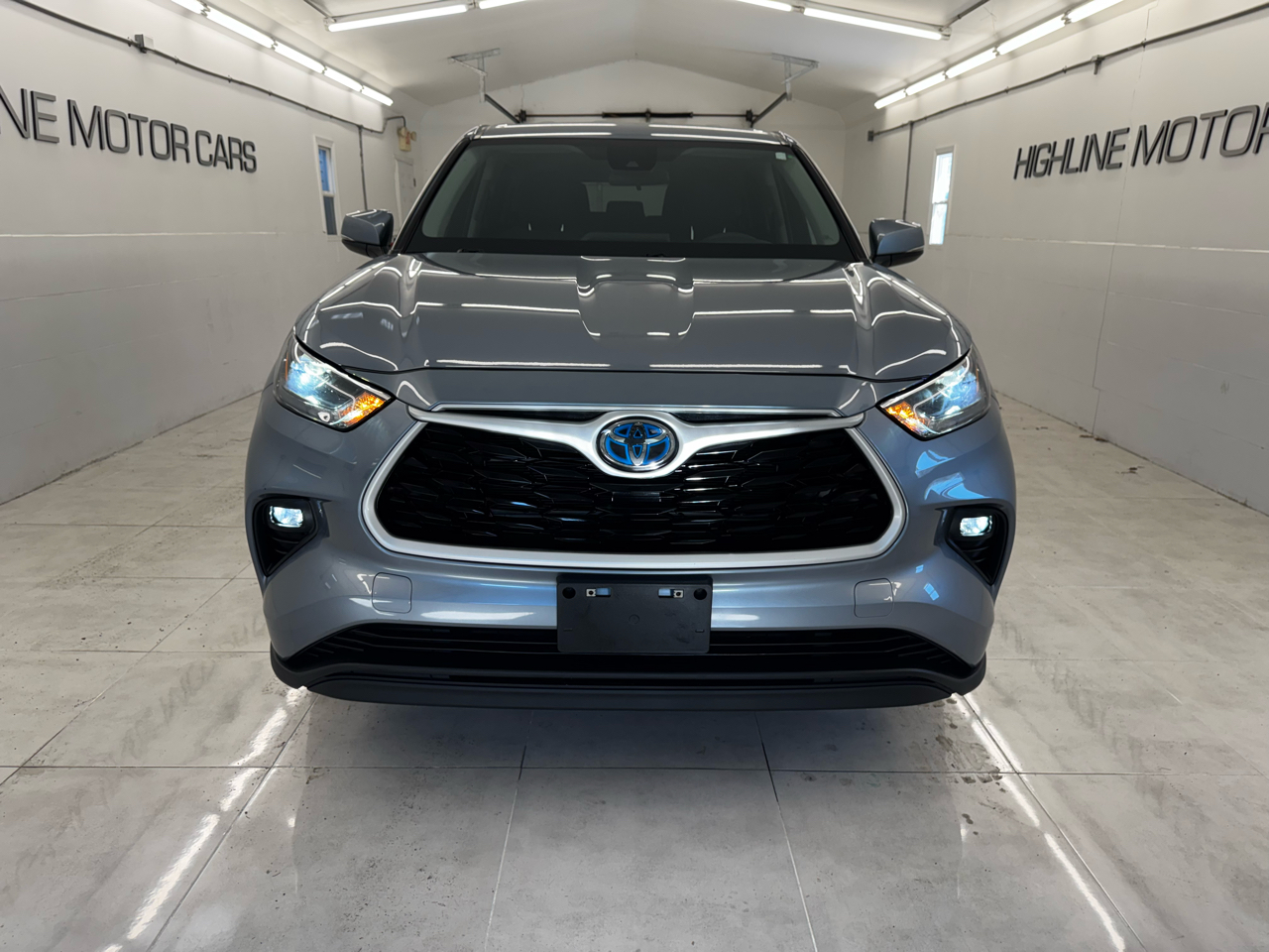 Toyota Highlander Hybrid LE AWD (Natl) 2023