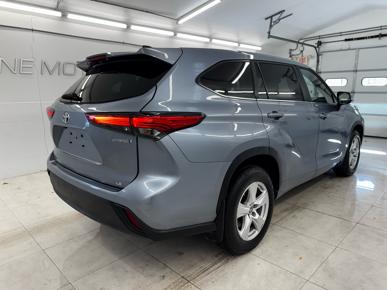 Toyota Highlander Hybrid LE AWD (Natl) 2023