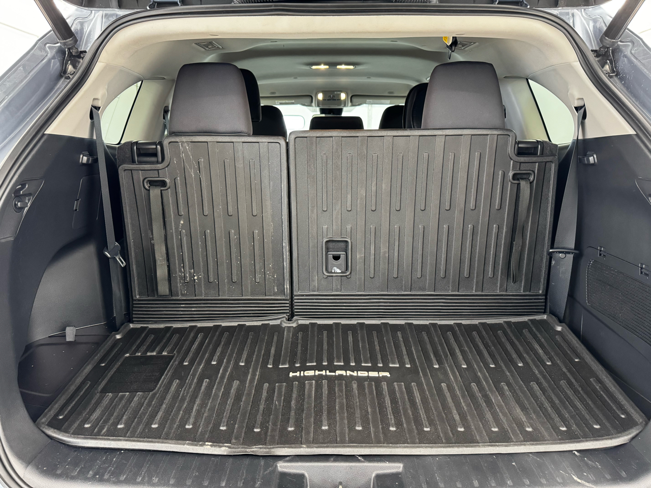 Toyota Highlander Hybrid LE AWD (Natl) 2023