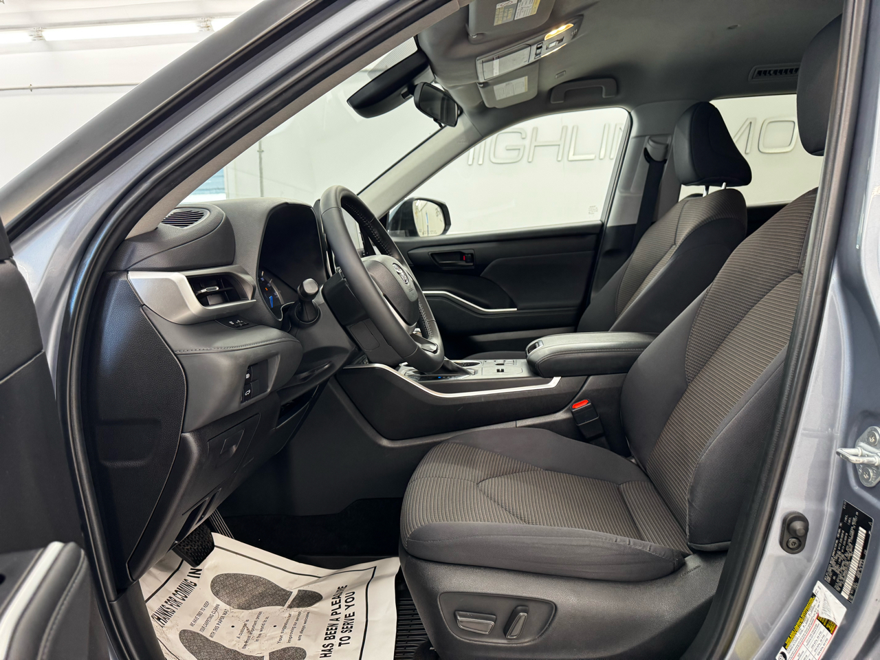 Toyota Highlander Hybrid LE AWD (Natl) 2023