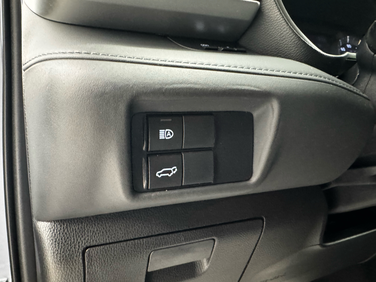 Toyota Highlander Hybrid LE AWD (Natl) 2023