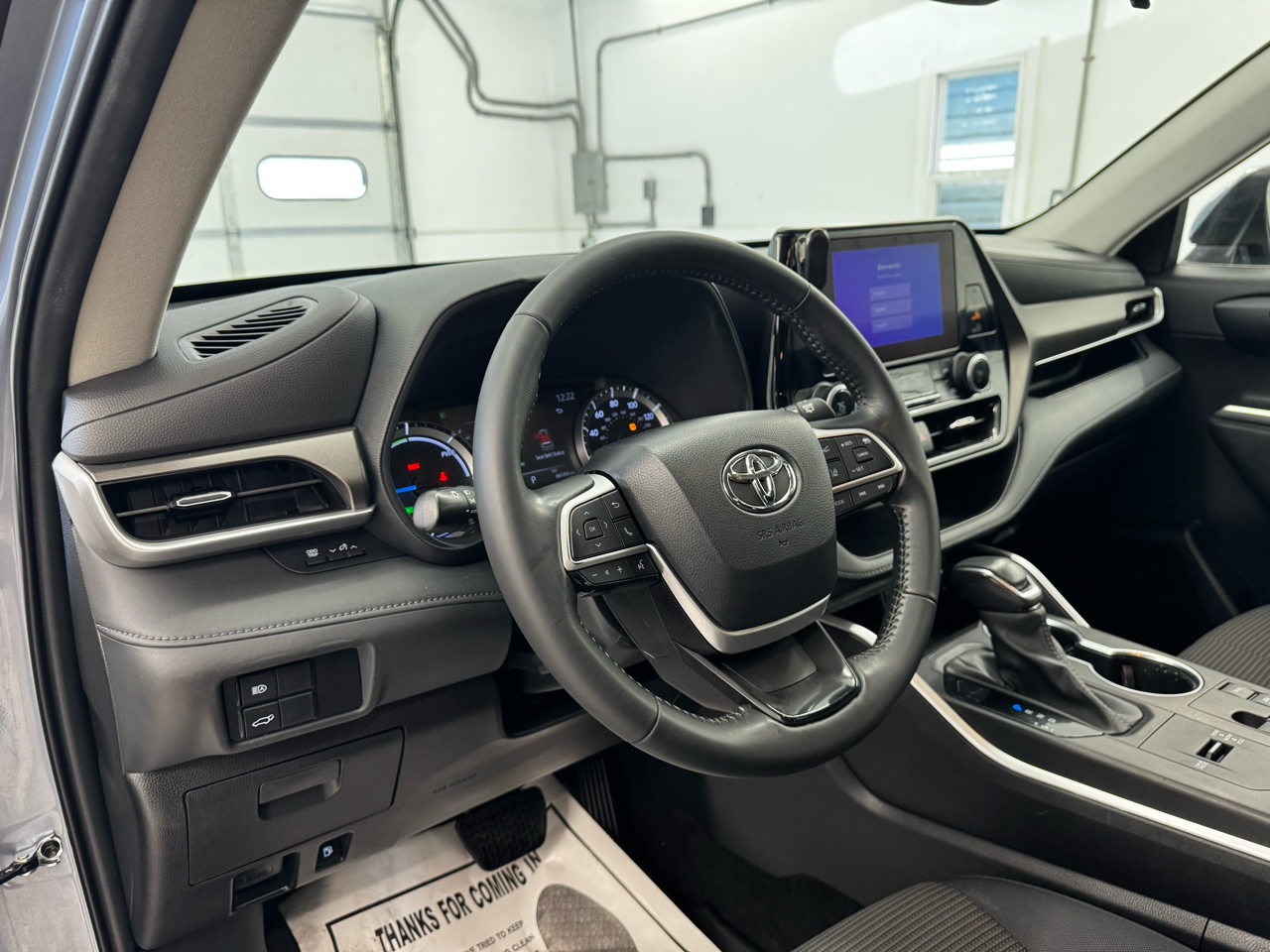 Toyota Highlander Hybrid LE AWD (Natl) 2023