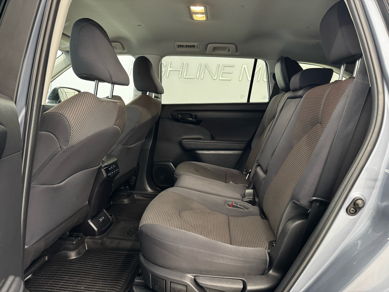 Toyota Highlander Hybrid LE AWD (Natl) 2023