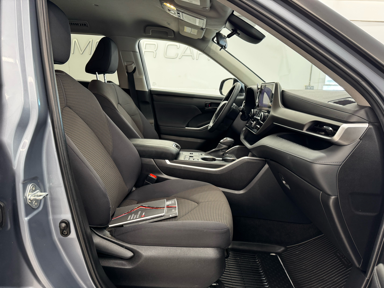 Toyota Highlander Hybrid LE AWD (Natl) 2023