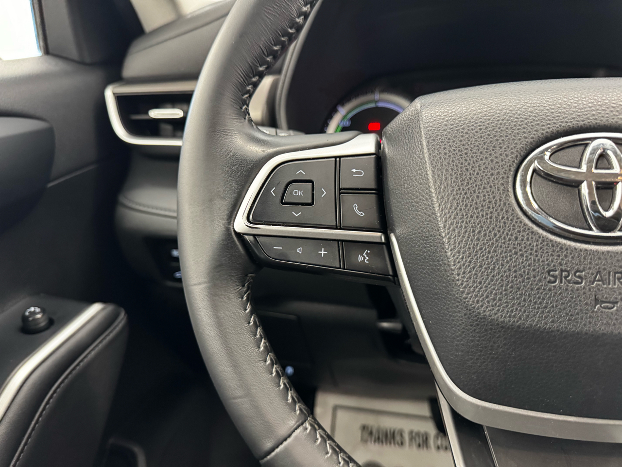 Toyota Highlander Hybrid LE AWD (Natl) 2023