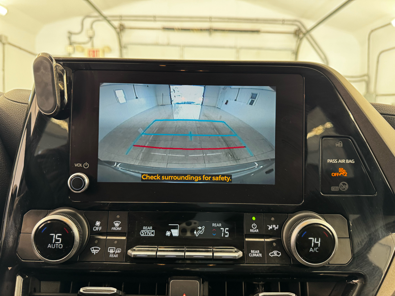 Toyota Highlander Hybrid LE AWD (Natl) 2023